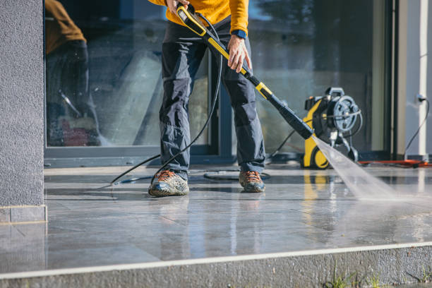 Best Deck Pressure Washing  in Iuka, MS